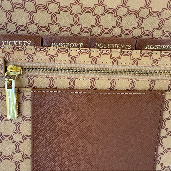 Documents clutch bag. - Picture 4 of 4